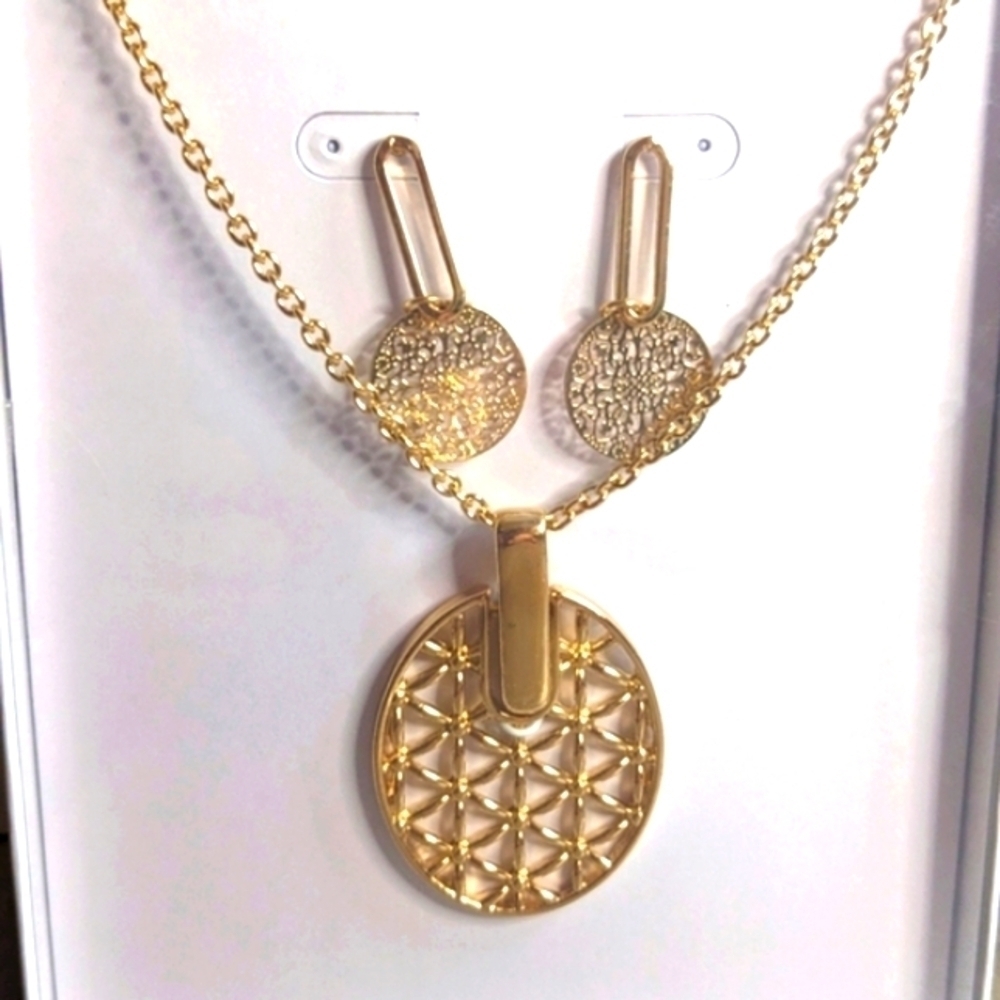Daisy Fuentes Gold Earring and Necklace Boxed Set - Picture 2 of 4